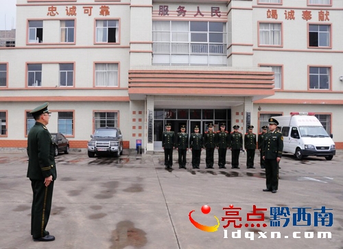 黔西南州消防支隊(duì)黨委慰問(wèn)基層部隊(duì)官兵現(xiàn)場(chǎng).JPG