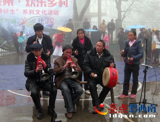 民間傳統(tǒng)樂(lè)器演奏.jpg