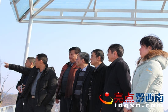 清水河工業(yè)園區(qū)領(lǐng)導(dǎo)介紹清水河工業(yè)園區(qū)建設(shè)情況.jpg