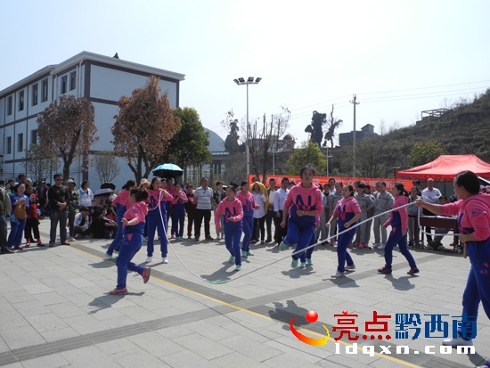 我縣開展趣味活動慶祝“三八”婦女節(jié) (1).JPG