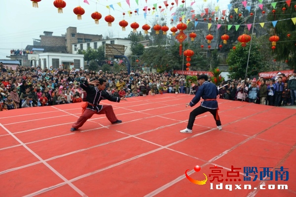 13.武術(shù)表演《苗族風(fēng)云》.表演李磊.JPG