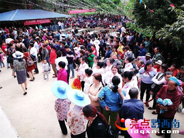來自四面八方的群眾超過1000人_看圖王.jpg
