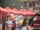 情人節(jié)，興義街心花園人來(lái)人往、熱鬧浪漫(圖)